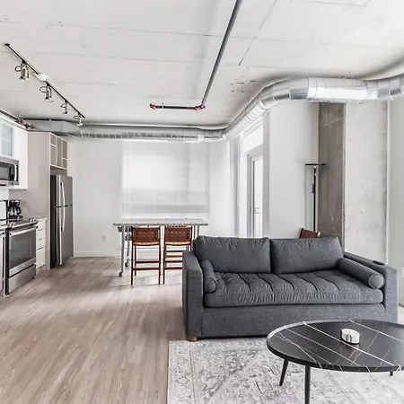 Centrally Located Dt Luxury Apts At City Club